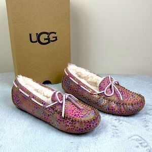 UGG DAKOTA SPOTS GIRLS NWT